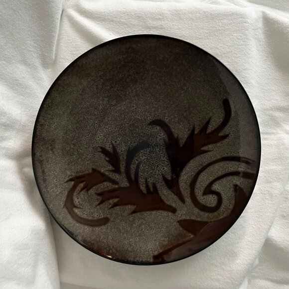 Discontinued Oneida ‘Solare’ Damask Scroll Brown/Gray Plate - Picture 1 of 6